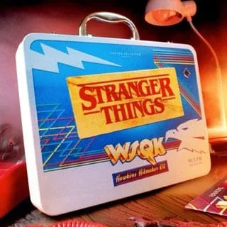Stranger Things Collectible Kit – WSQK Hawkins Hitmaker
