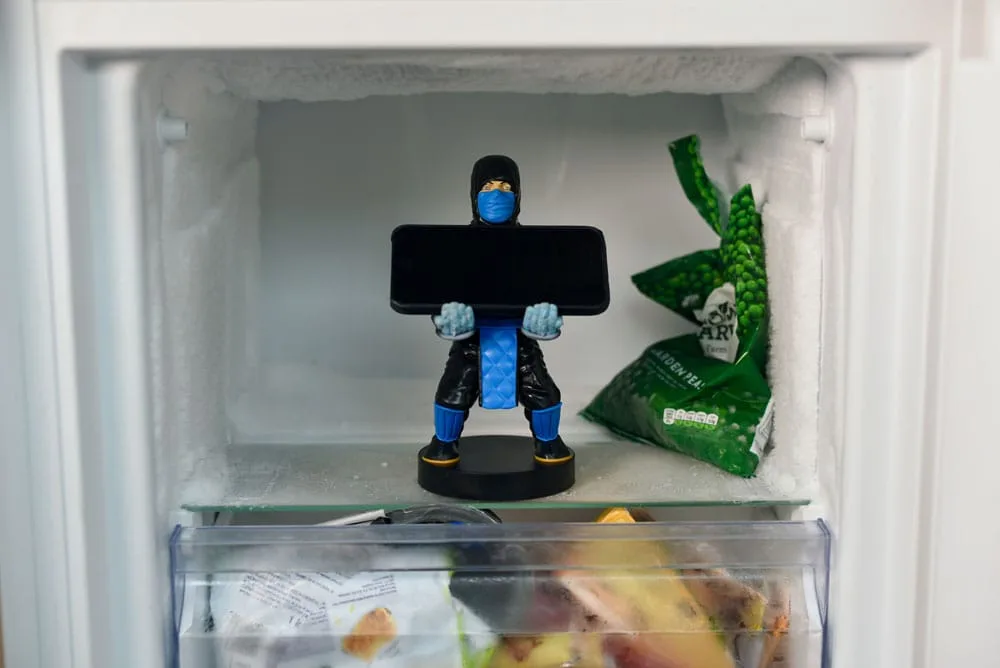 Mortal Kombat Charging Stand – Sub-Zero Cable Guys 20 cm 2