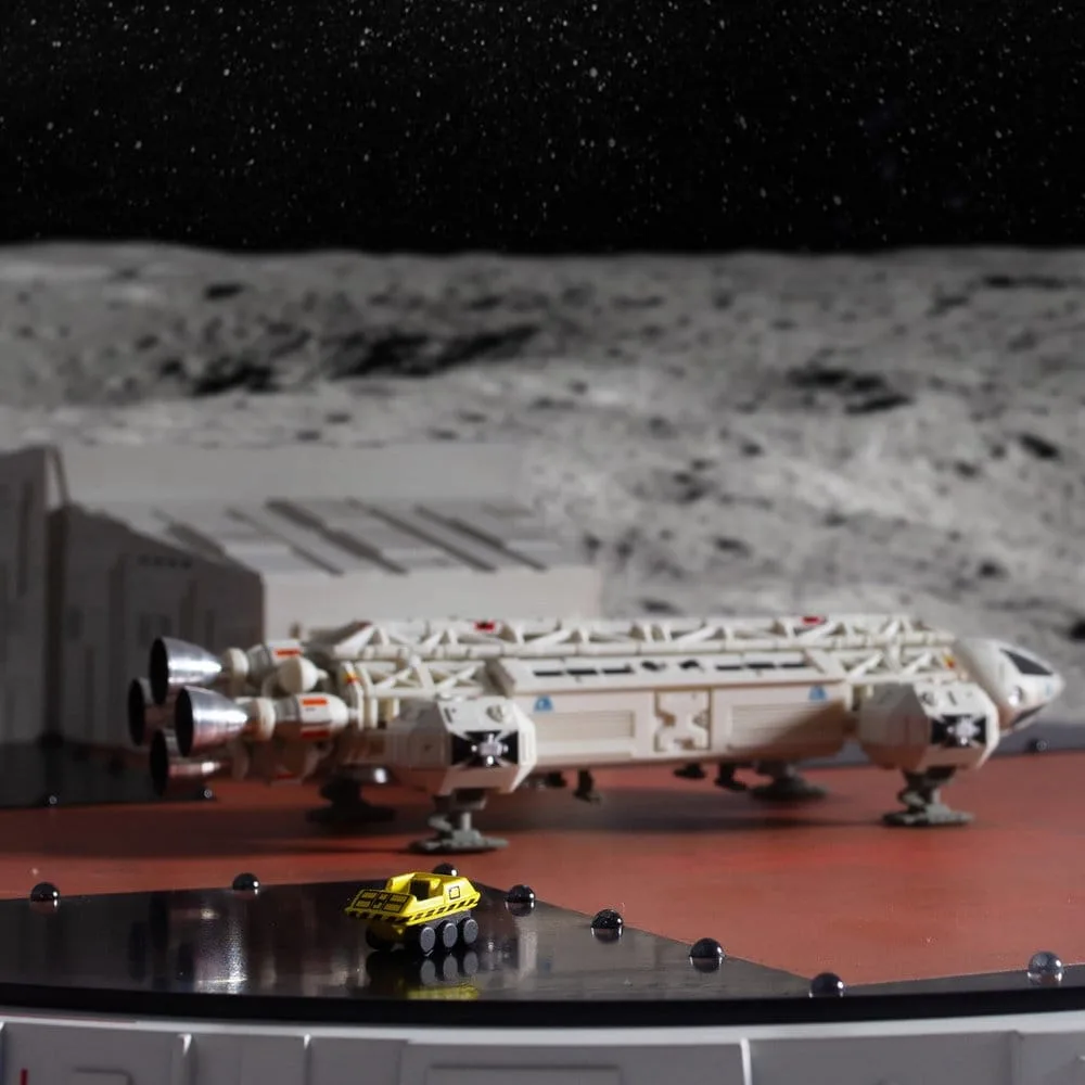 Space 1999 speelset – Landingsplatform en Eagle Transporter 46 cm 7