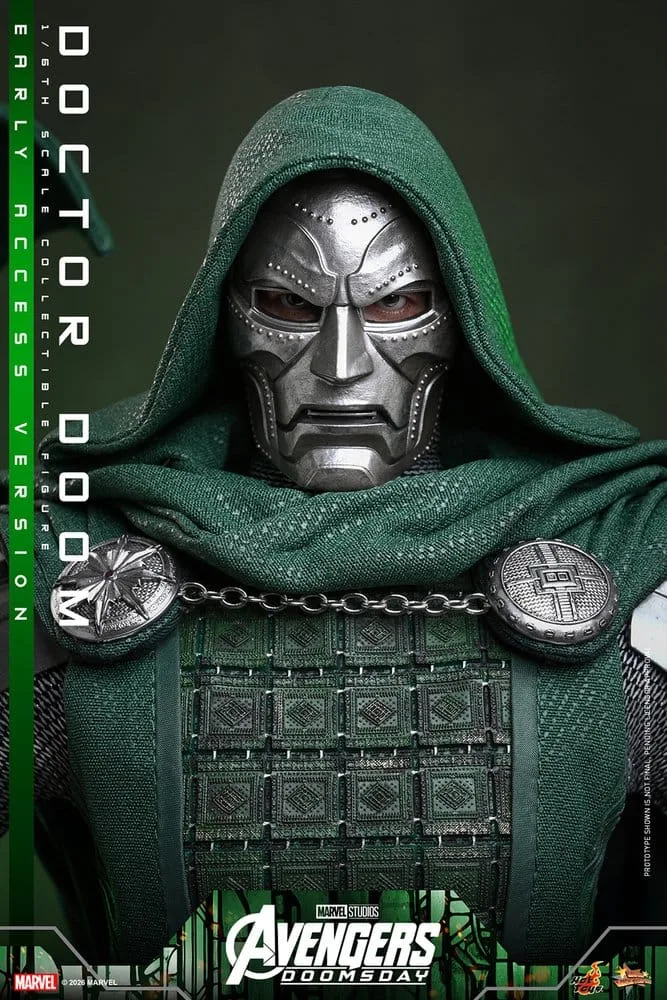 Avengers Doomsday Action Figure – Doctor Doom 31 cm 7