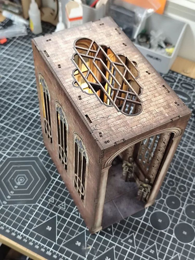 House of the Dragon Book Nook – Iron Throne 23 cm 5