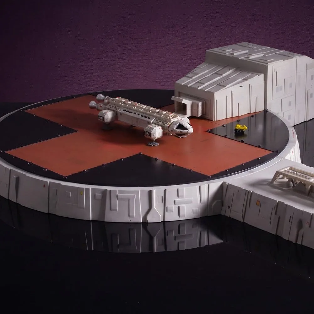 Space 1999 speelset – Landingsplatform en Eagle Transporter 46 cm 11