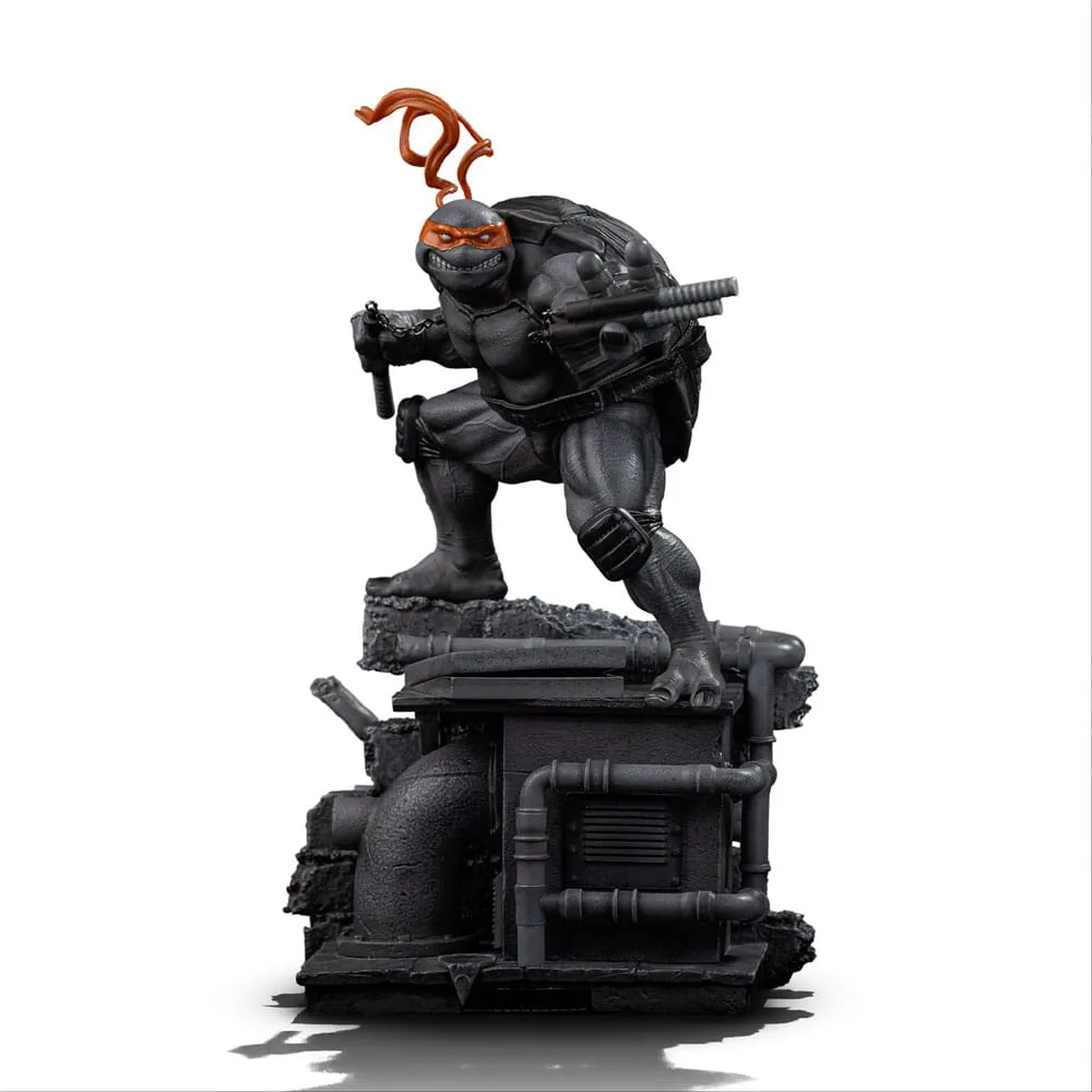 TMNT Statue – Michelangelo Black and White 1/10 Scale 26 cm 2