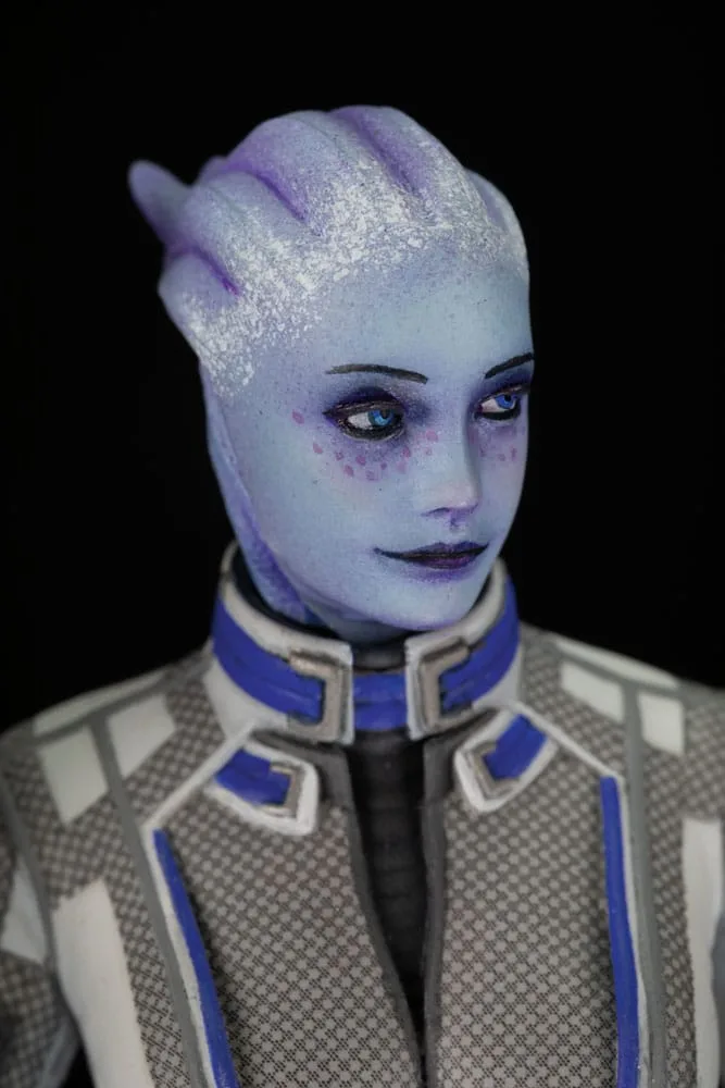Mass Effect PVC Statue – Liara T’Soni with Glyph 22 cm 2