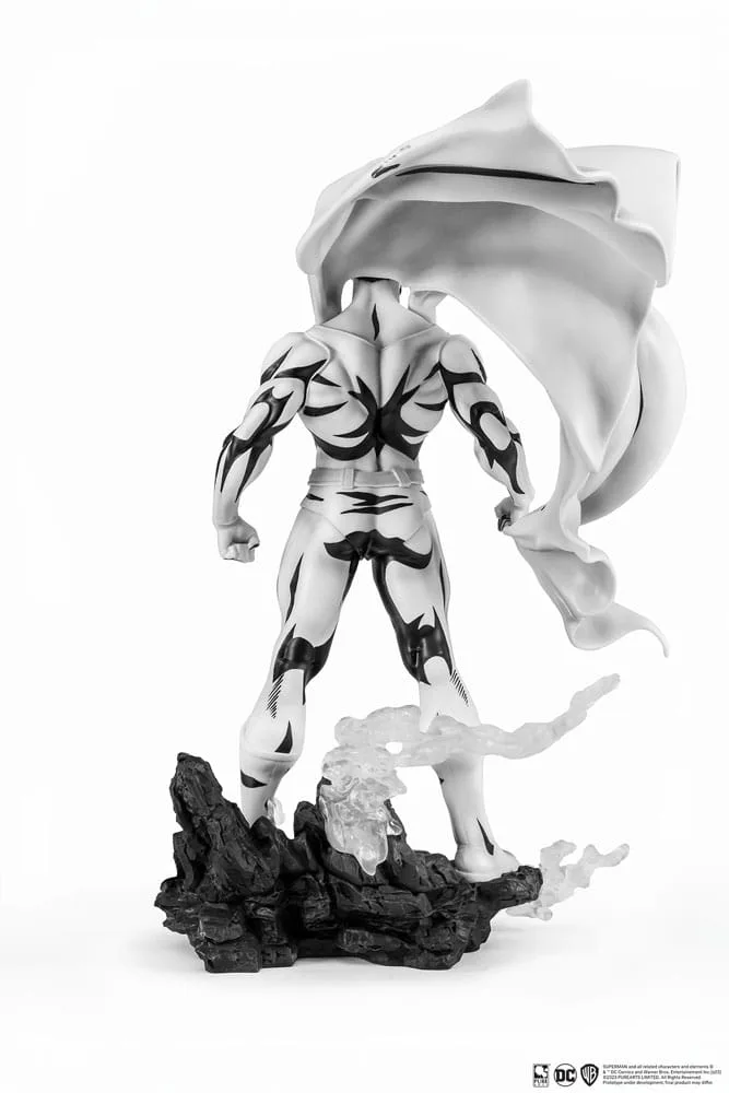 Man of Steel Statue – Superman Schwarz-Weiß 1:8 5