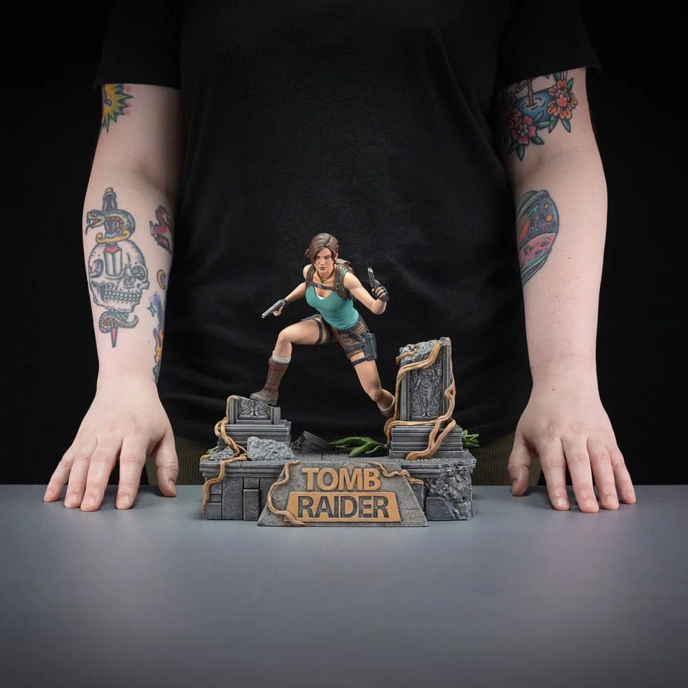 Tomb Raider Statue – Lara Croft with Swappable Accessories 24 cm 20