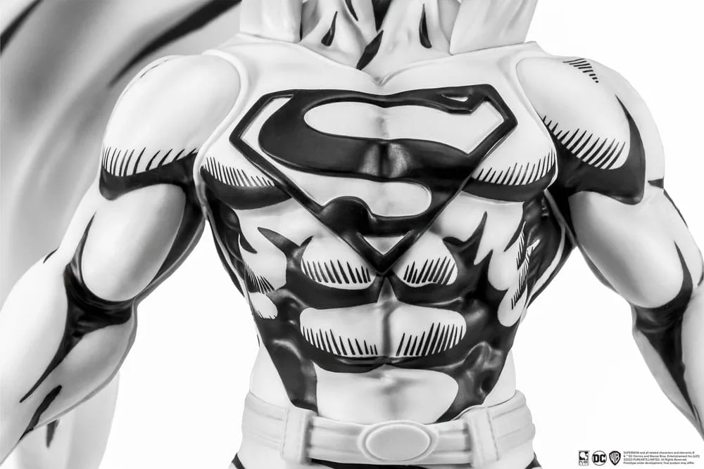 Man of Steel Statue – Superman Schwarz-Weiß 1:8 10