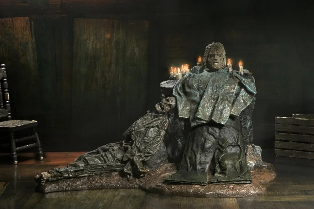 Friday the 13th The Game Diorama – Pamela Shrine 3