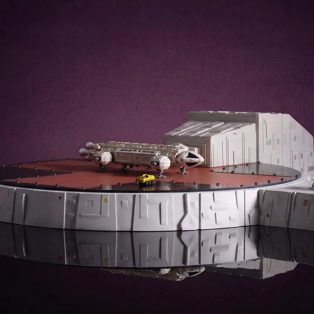 Space 1999 speelset – Landingsplatform en Eagle Transporter 46 cm 10