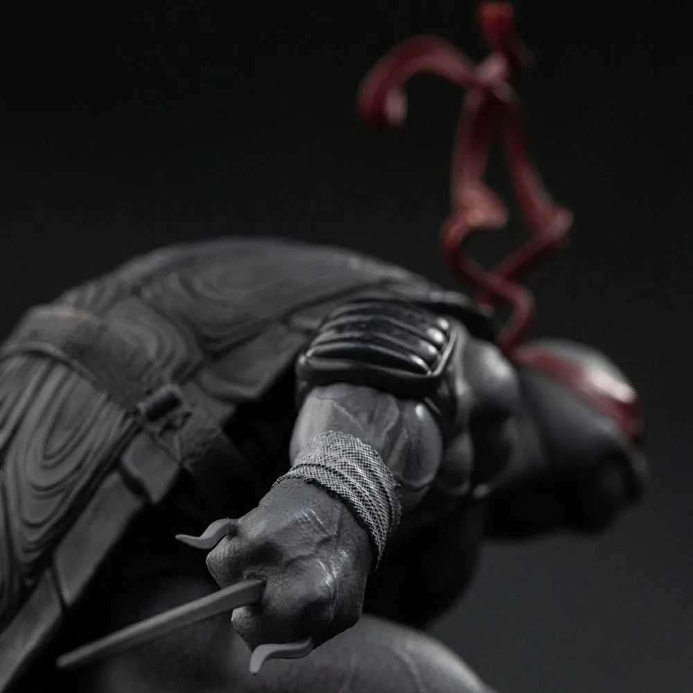 TMNT Art Scale Statue – Raphael Black and White 26 cm 9