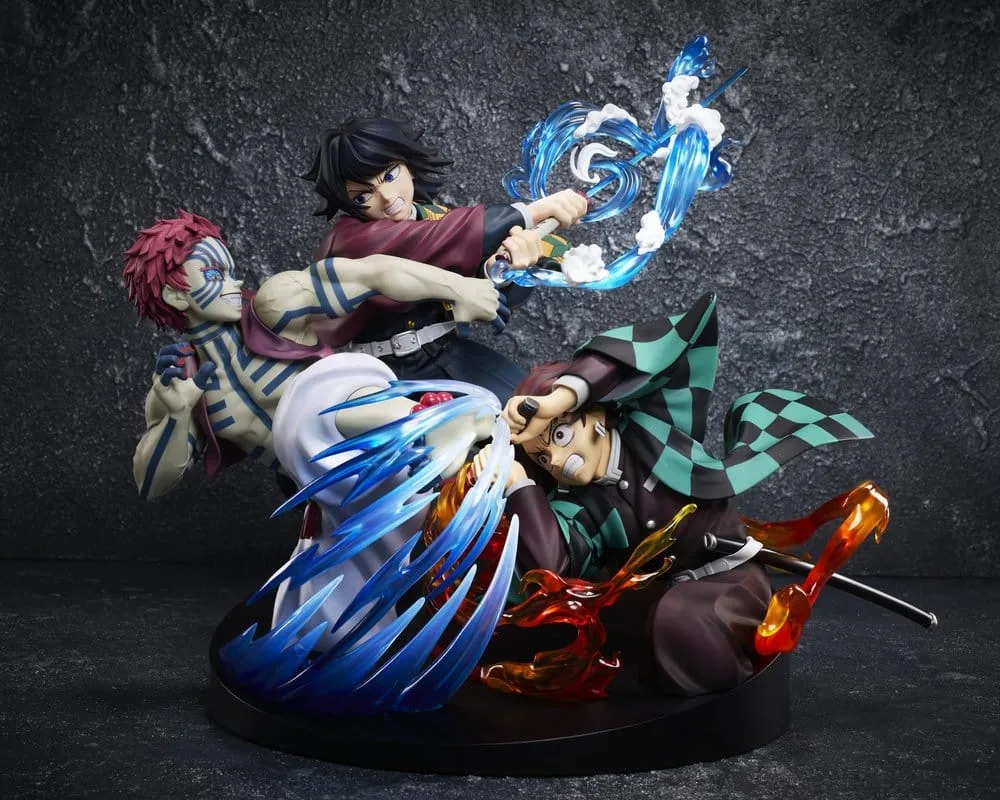 Demon Slayer PVC Figure – Tanjiro and Giyu with Akaza 13 cm 2