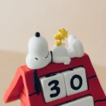 Peanuts Perpetual Calendar – Snoopy Doghouse 16 cm 5