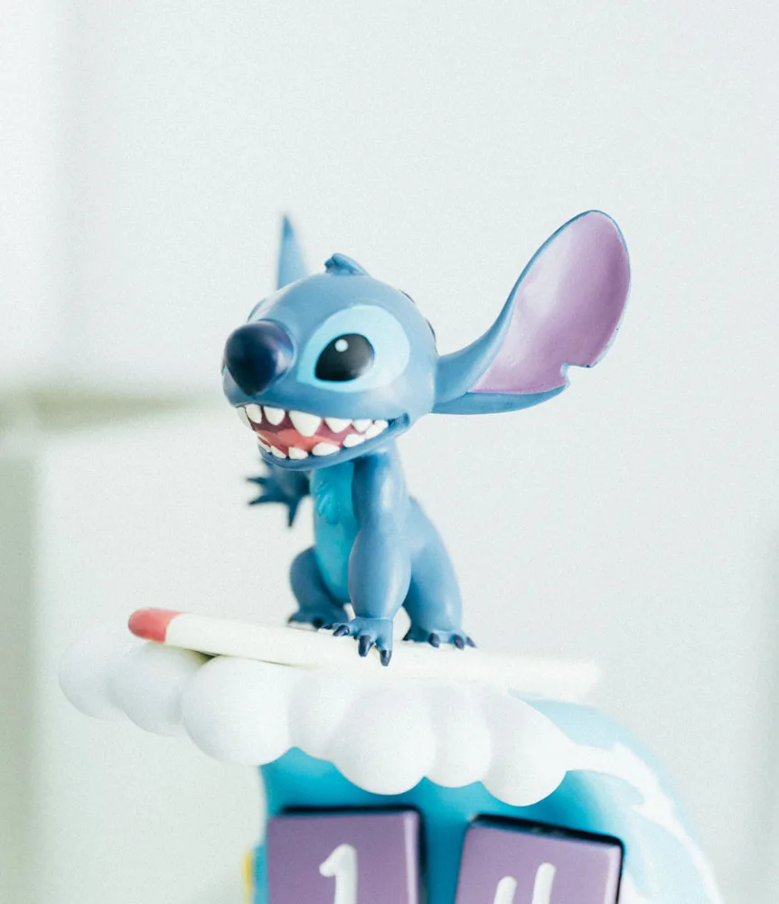 Lilo & Stitch Perpetual Calendar – Surfer 14 x 18 x 19 cm 5