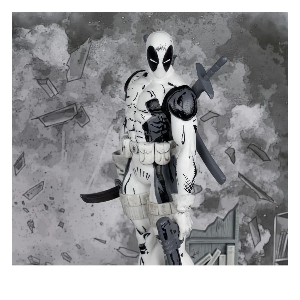 Marvel PVC Statue – Deadpool Line Art Gold Label 17 cm 4