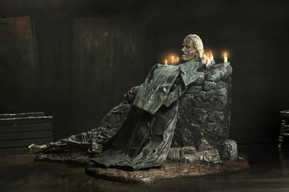 Friday the 13th The Game Diorama – Pamela Shrine 11