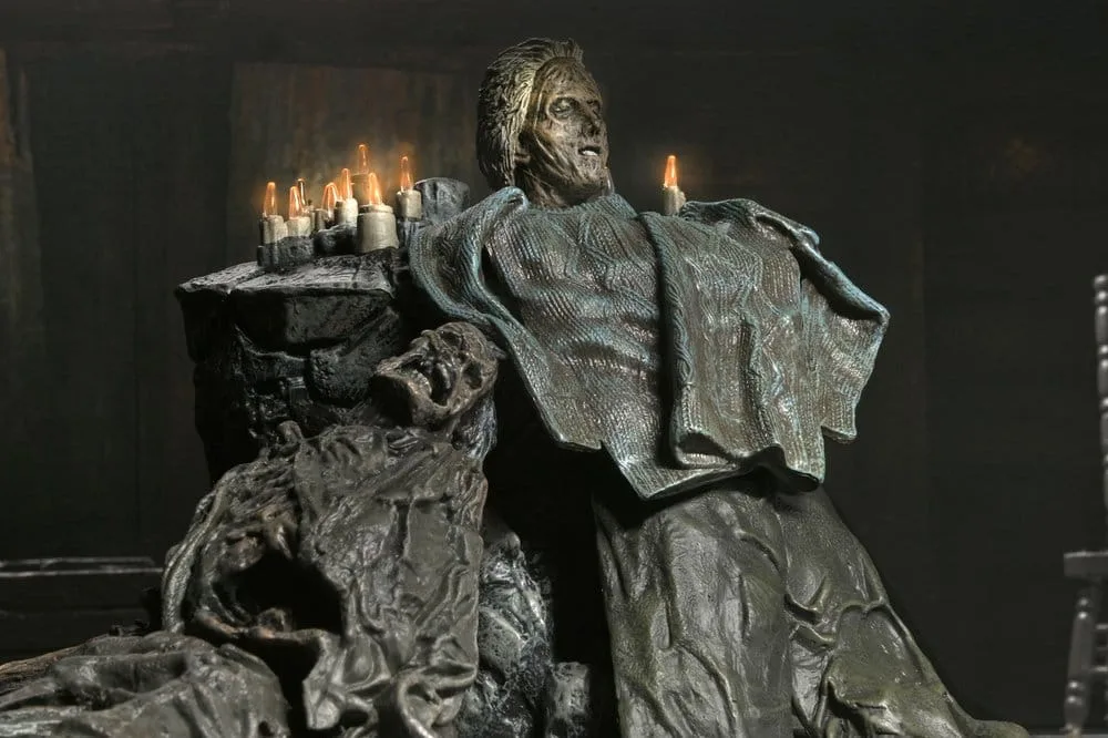 Friday the 13th The Game Diorama – Pamela Shrine 10