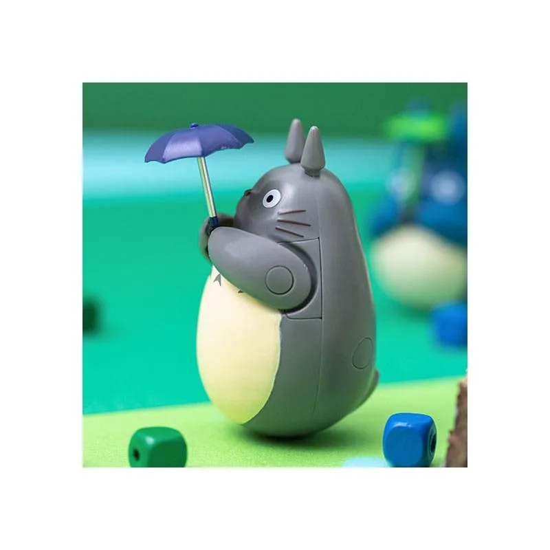 My Neighbor Totoro Figurine – Big Totoro with Leaf 7.3 cm 5