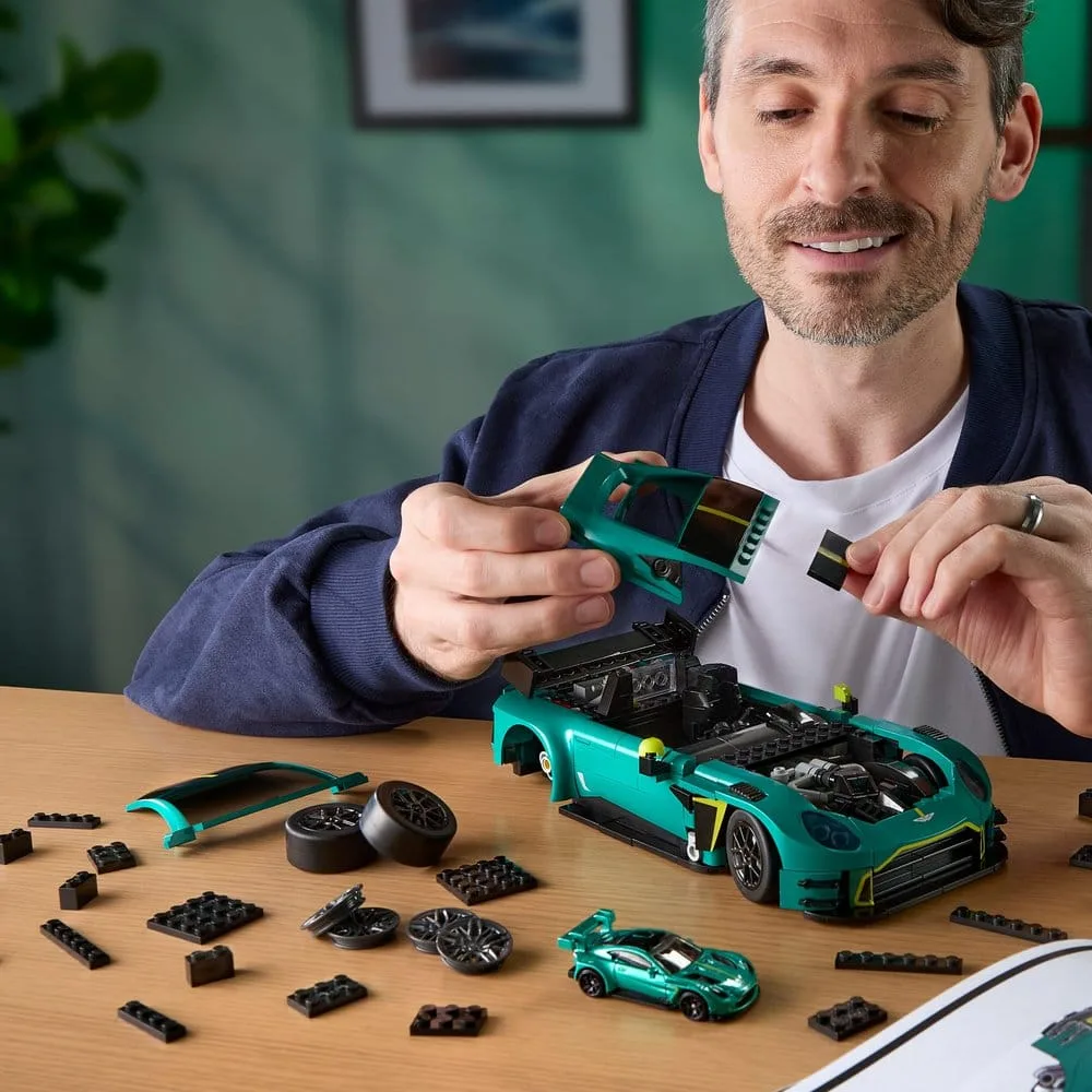 Hot Wheels Building Set – 2024 Aston Martin Vantage GT3 1/16 7