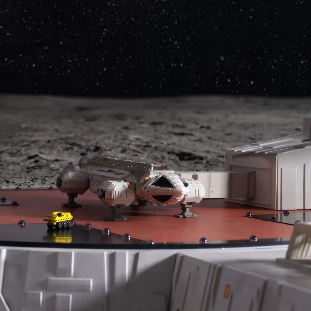 Space 1999 speelset – Landingsplatform en Eagle Transporter 46 cm 9