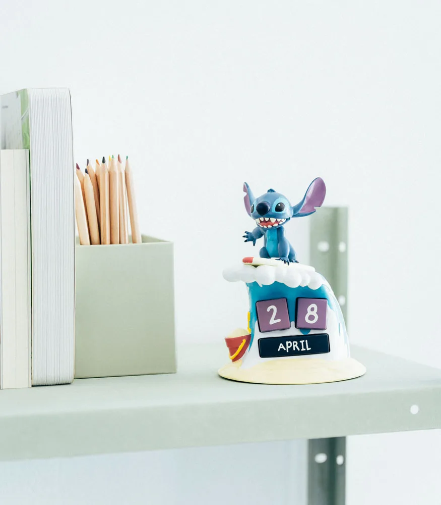 Lilo & Stitch Perpetual Calendar – Surfer 14 x 18 x 19 cm 3