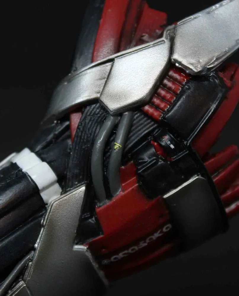 Cyberpunk Edgerunners Replik – Silverhand Arm 30 cm 6