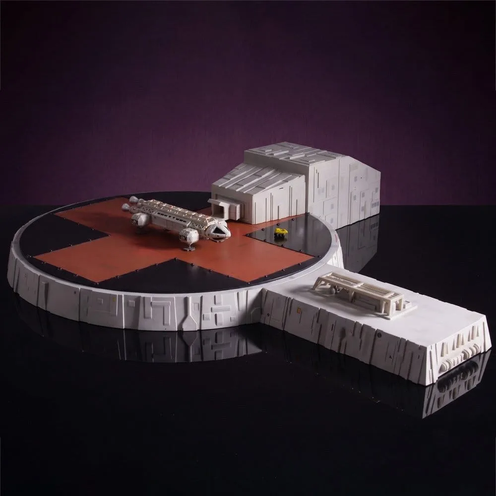 Space 1999 Playset – Landing Pad with Eagle Transporter 46 cm