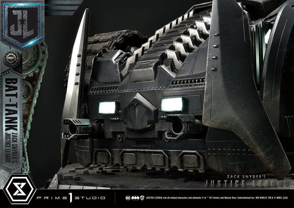 Zack Snyder’s Justice League Diorama – Bat-Tank 36 cm 15