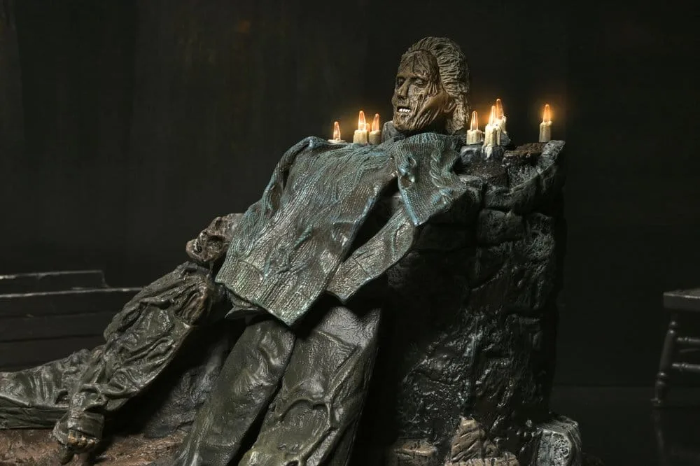 Friday the 13th The Game Diorama – Pamela Shrine 9
