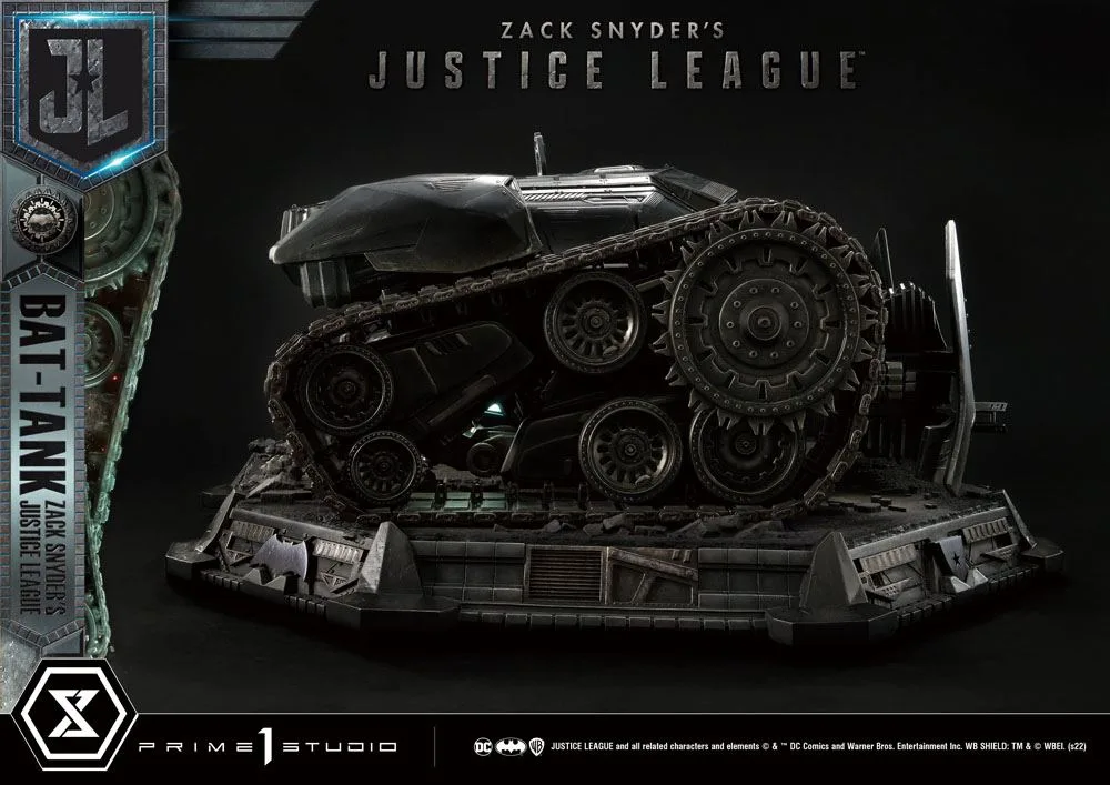 Zack Snyder’s Justice League Diorama – Bat-Tank 36 cm 11