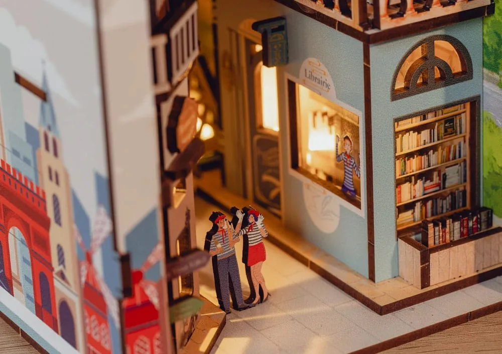 Paris Book Nook Diorama Kit – Tiny Adventures 23 cm 5