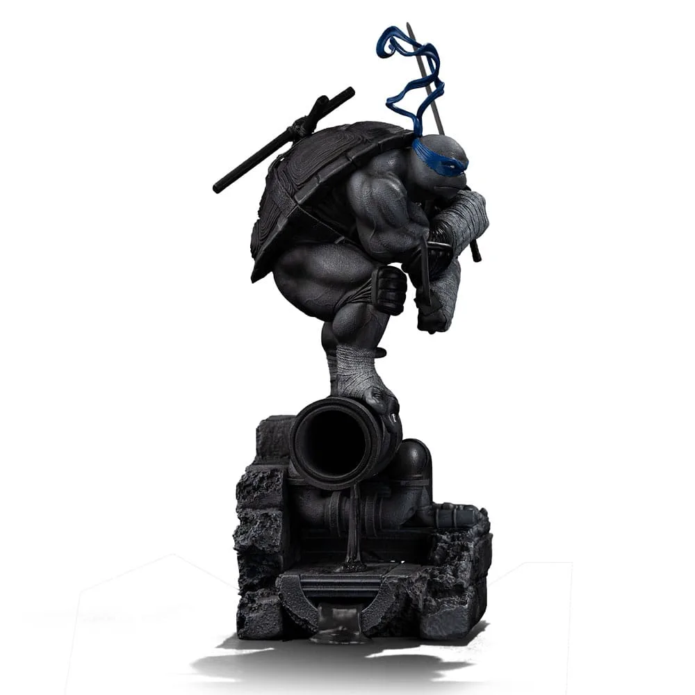 TMNT Statue – Leonardo Black and White Variant 26 cm 3