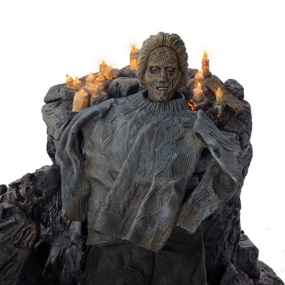 Friday the 13th The Game Diorama – Pamela Shrine 7
