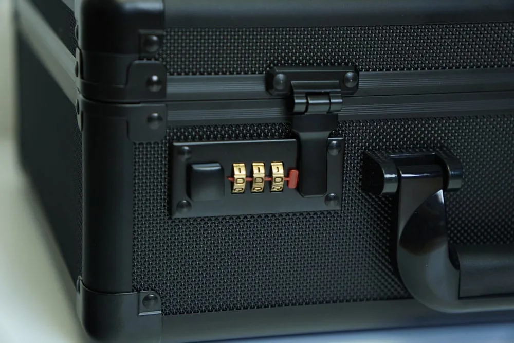 Evoretro Trading Card Suitcase – Black Combination Lock 8