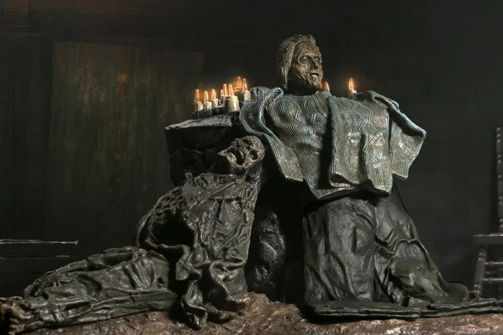 Friday the 13th The Game Diorama – Pamela Shrine 4