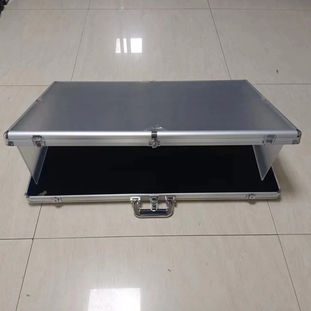 Evoretro Display Case – Silver Locking Showcase 91 x 61 cm