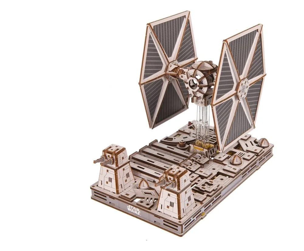 Star Wars Holzmodellbausatz – TIE Fighter mit Ständer 4