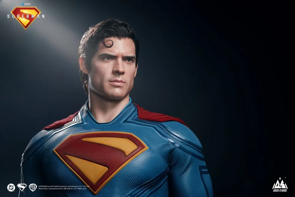 Superman Life-Size Statue – 2025 Film Edition 208 cm 5