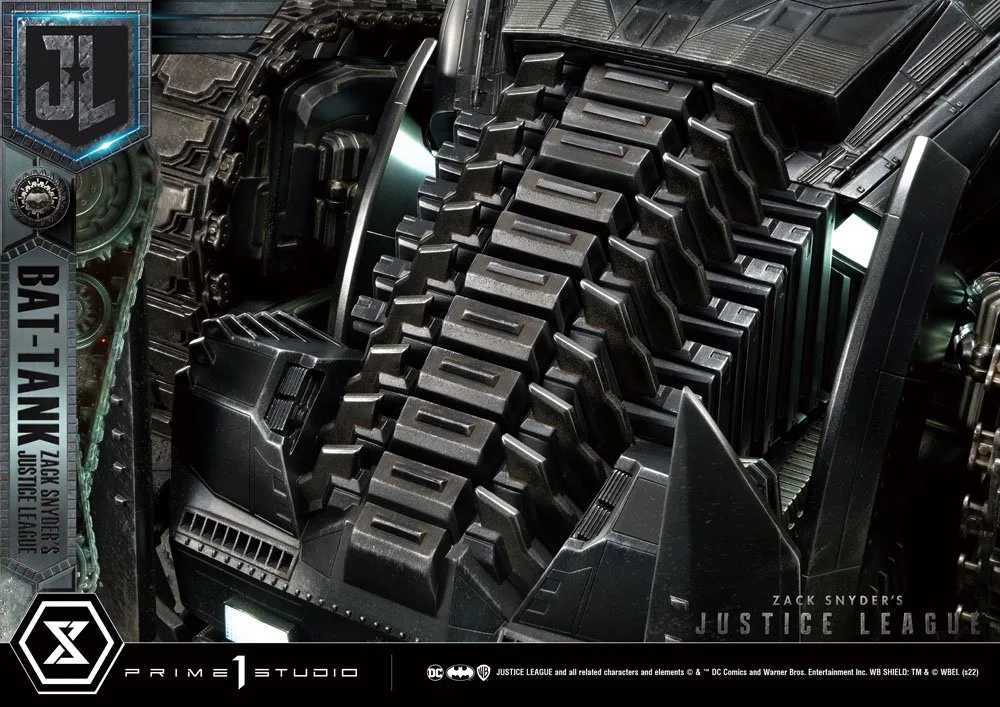 Zack Snyder’s Justice League Diorama – Bat-Tank 36 cm 16