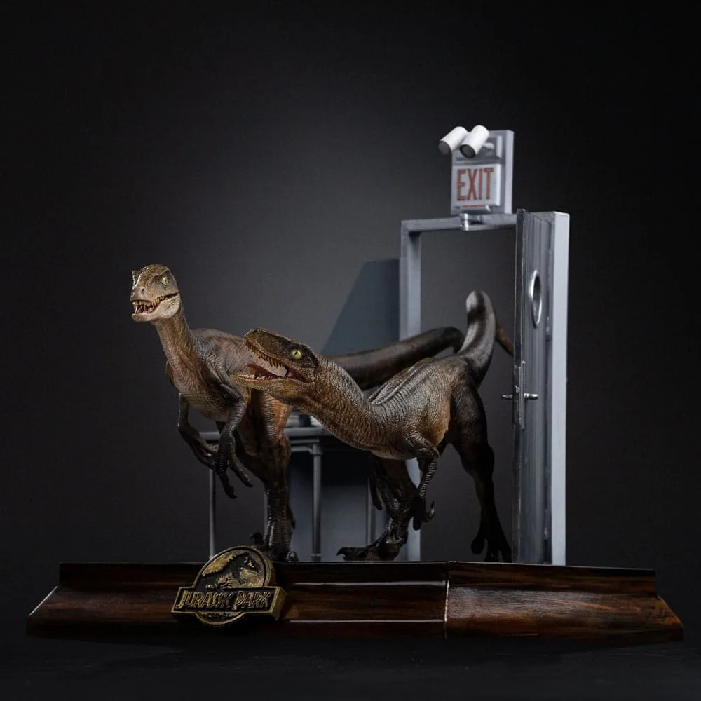 Jurassic Park Statue – Raptors at the Kitchen’s Door 28 cm 4