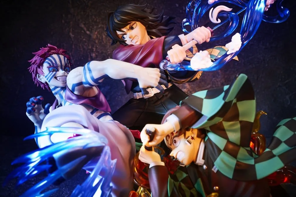Demon Slayer PVC Figure – Tanjiro and Giyu with Akaza 13 cm 3