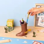 Toy Story Stiftehalter – Woodys Stiefel mit Schreibset 18 cm 4