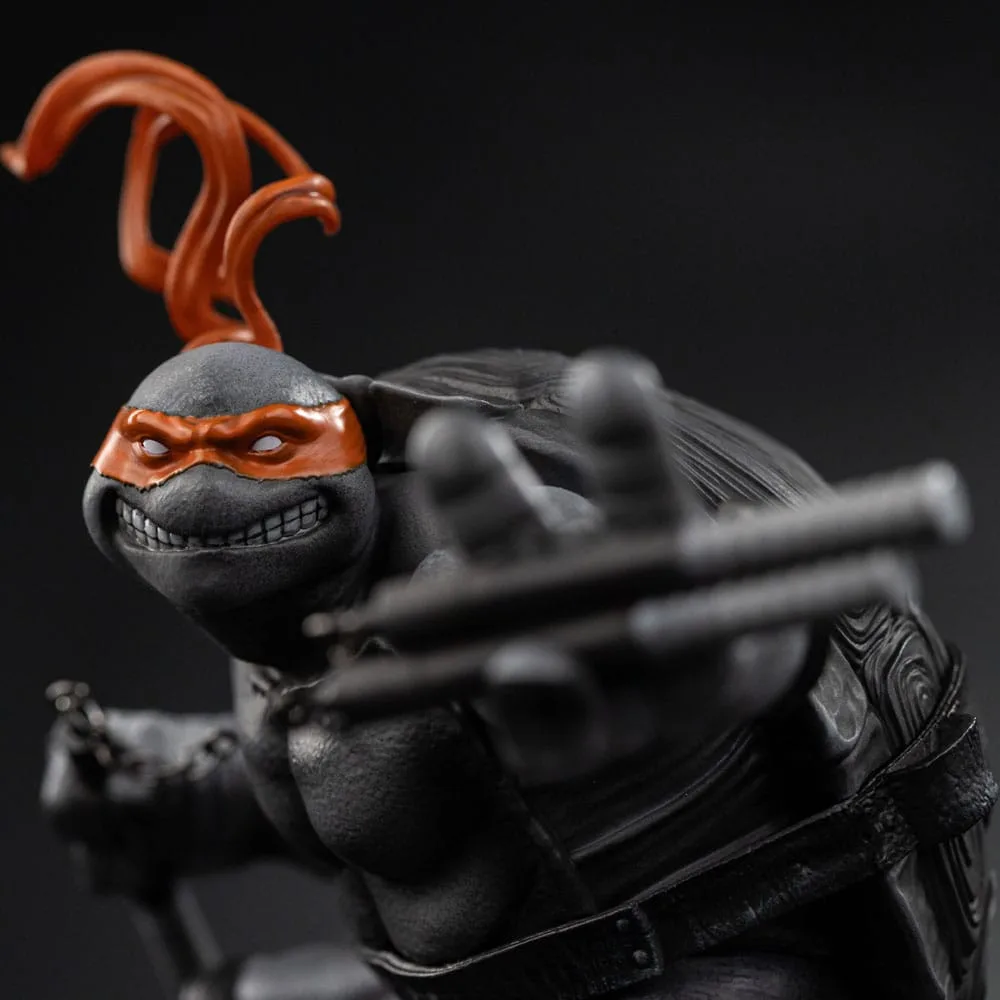 TMNT Statue – Michelangelo Black and White 1/10 Scale 26 cm 8