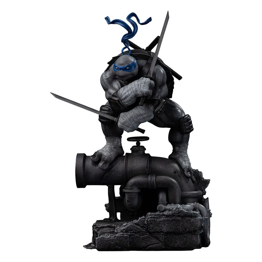 TMNT Statue – Leonardo Black and White Variant 26 cm