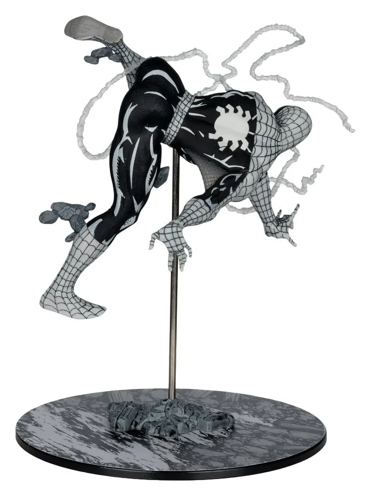 Marvel PVC Statue – Spider-Man Line Art Gold Label 17.2 cm 7