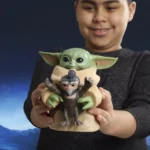 Star Wars Interactieve Figuur – Huggin' Grogu en Anzellan 17 cm 13