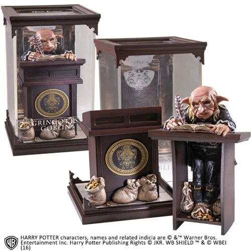 Harry Potter Statue – Gringotts Goblin with Case 18.5 cm