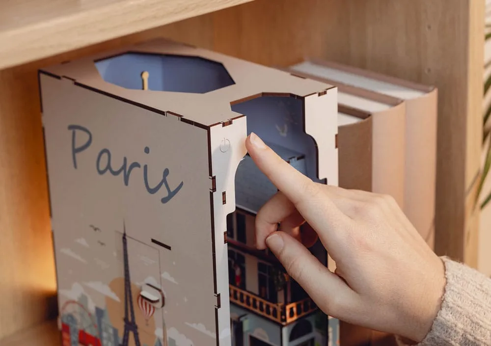 Paris Book Nook Diorama Kit – Tiny Adventures 23 cm 6