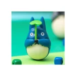 My Neighbor Totoro Figurine – Mid Totoro with Leaf 5.8 cm 6