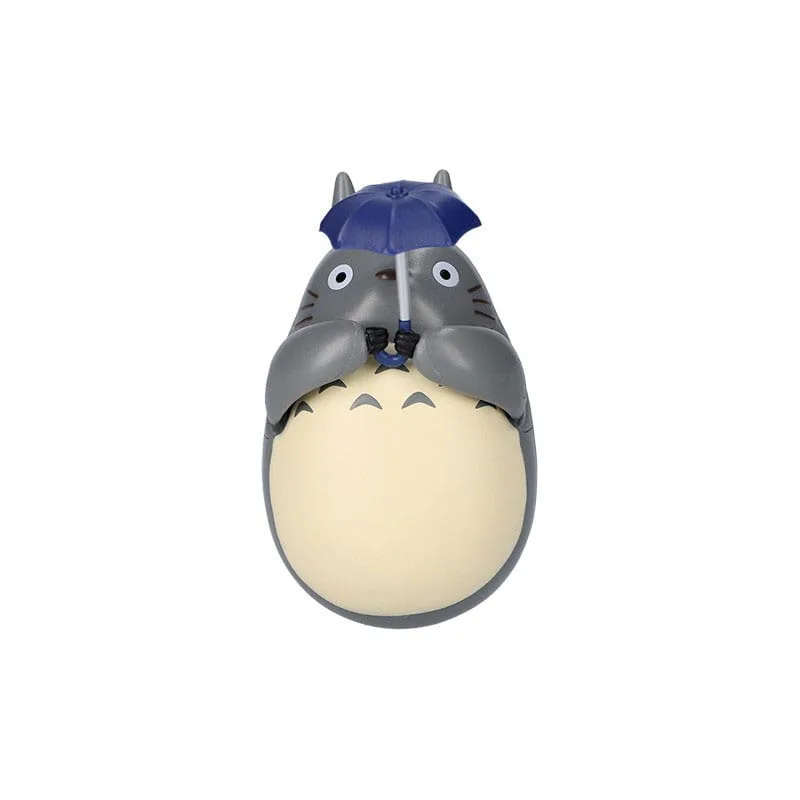 My Neighbor Totoro Figurine – Big Totoro with Leaf 7.3 cm
