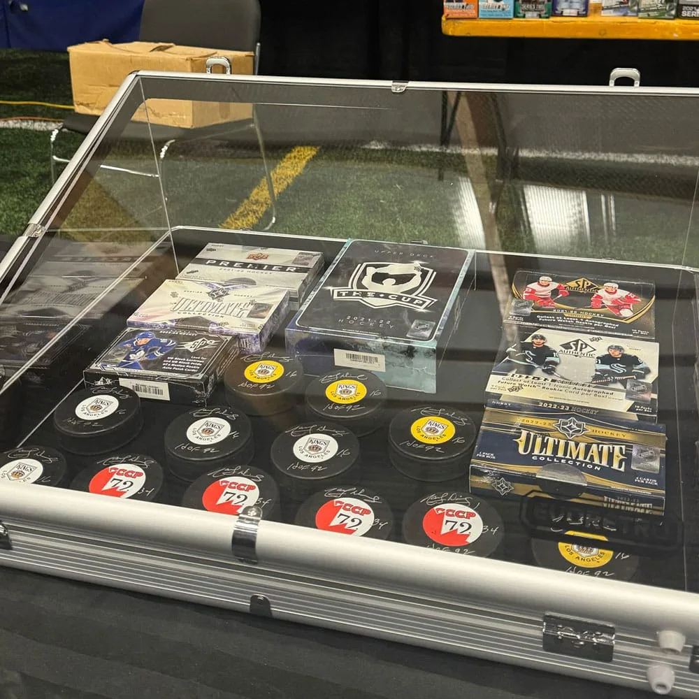 Evoretro Trading Card Display Suitcase – Aluminum Frame 3